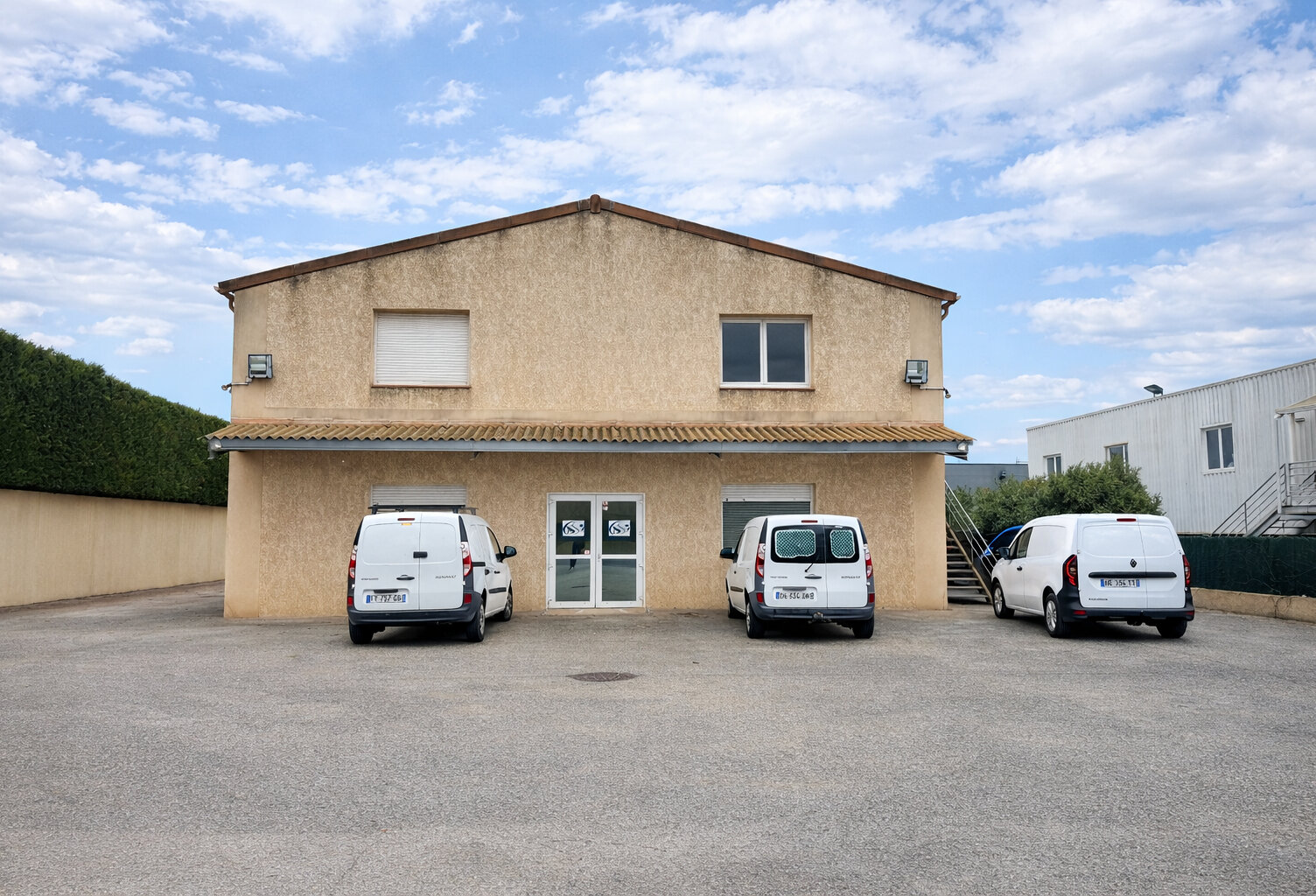 GARDANNE BUREAUX 110M² CLIMATISES PARKING — photo 1