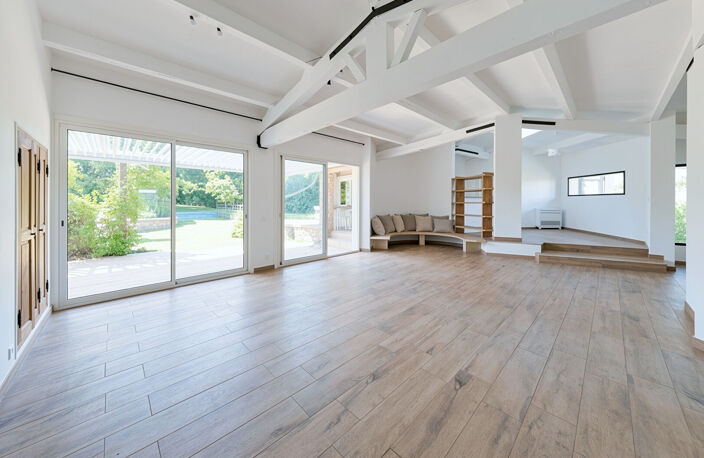 Location Aix nord Celony LC Gestion vous propose une maison de plain pied de 275m² habitables  avec 6 chambres, appartement indépendant,  sur un terrain de 3250m²  avec piscine — photo 2