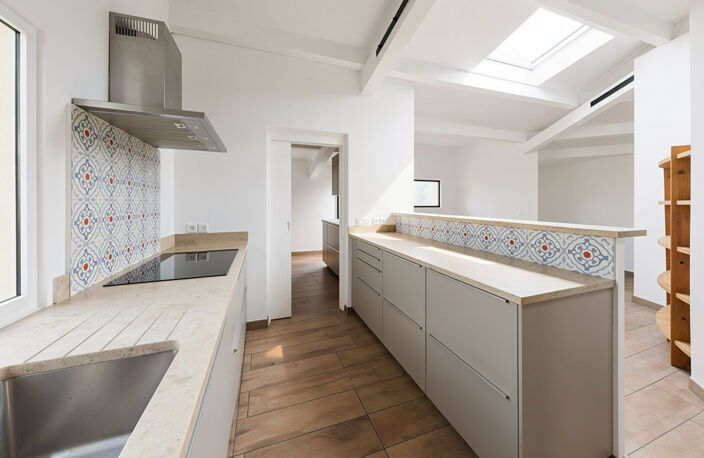 Location Aix nord Celony LC Gestion vous propose une maison de plain pied de 275m² habitables  avec 6 chambres, appartement indépendant,  sur un terrain de 3250m²  avec piscine — photo 3