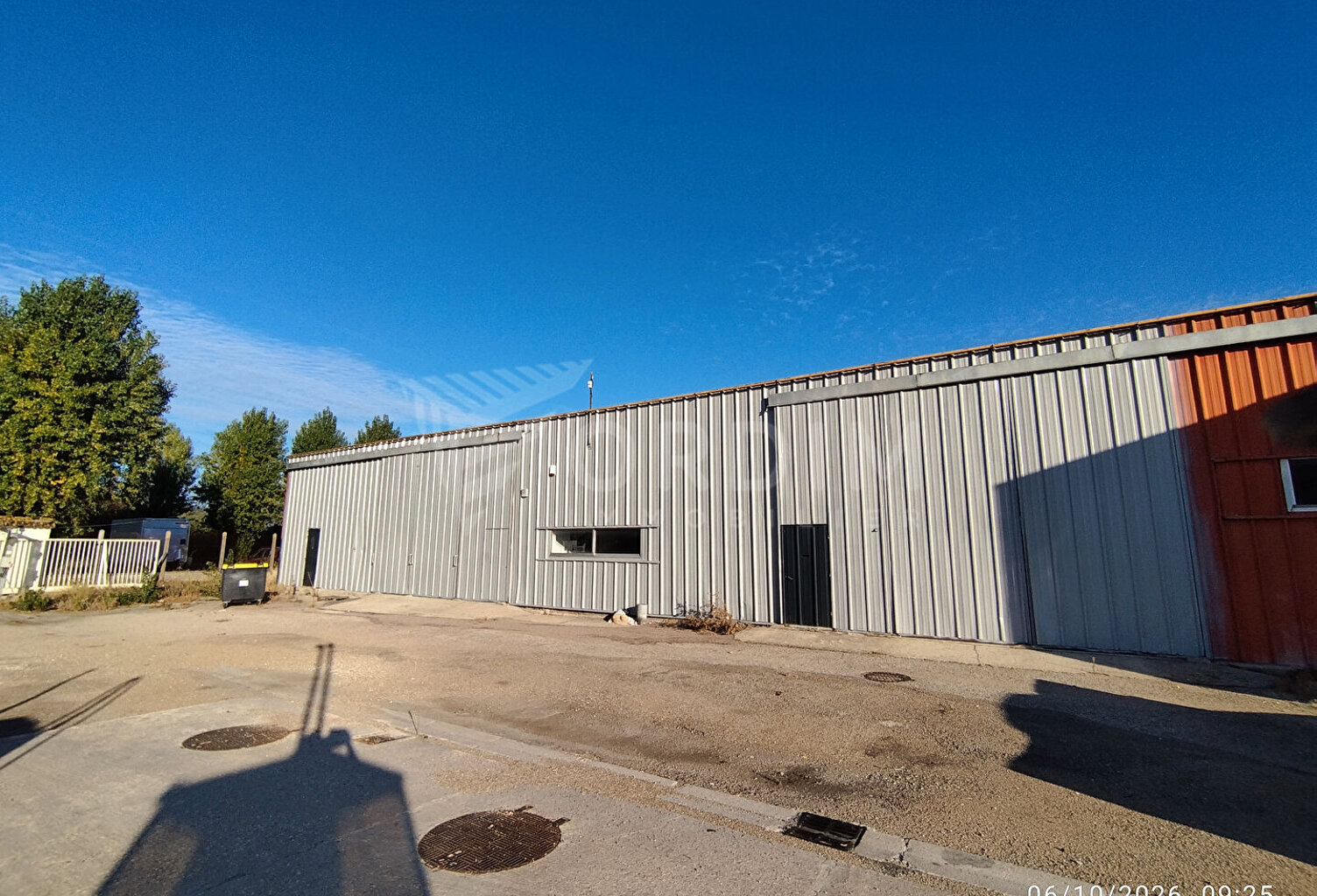AUXERRE - ZI PLAINE DES ISLES LOCAL D'ACTIVITE DE 1180M² SUR 6000M² DE TERRAIN — photo 1