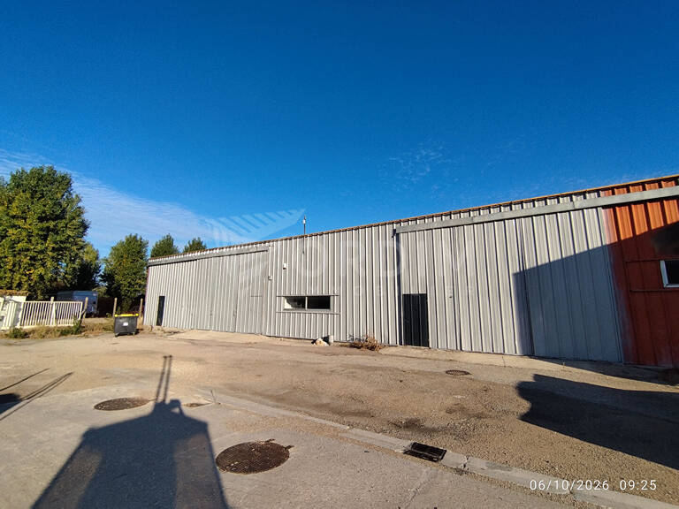 AUXERRE - ZI PLAINE DES ISLES LOCAL D'ACTIVITE DE 1180M² SUR 6000M² DE TERRAIN — photo 1