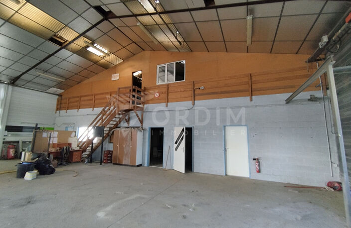 AUXERRE - ZI PLAINE DES ISLES LOCAL D'ACTIVITE DE 1180M² SUR 6000M² DE TERRAIN — photo 3