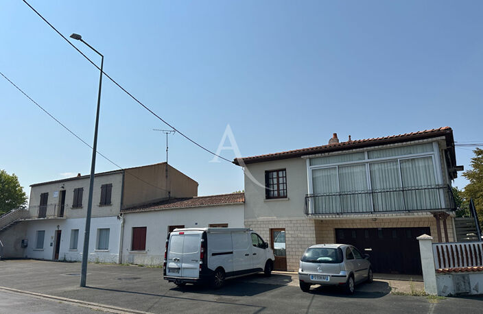 ROCHEFORT ? ENSEMBLE IMMOBILIER RARE ? MAISON AVEC PISCINE, LOCAUX COMMERCIAUX ET GARAGES LOUÉS ? FORT POTENTIEL ! — photo 3