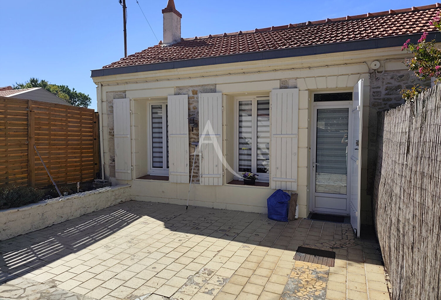EXCLUSIVITE - Maison Rochefort 2 pièces - proche des commerces. — photo 1