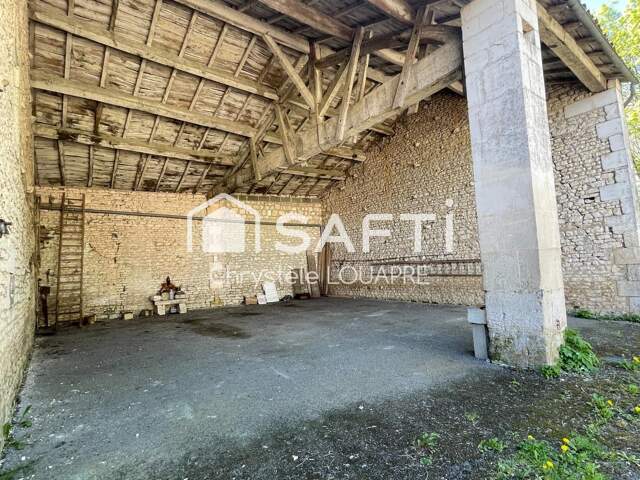 Maison à rénover 96m² avec grandes dépendances 370m² au sol sur terrain de 7000m² — photo du bien
