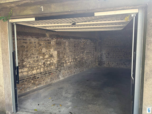 Parking / box Rouen — photo du bien
