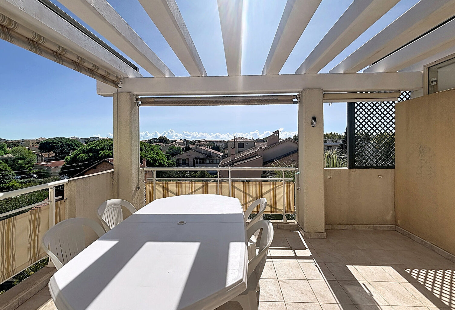 PORT FRÉJUS T3 75 m² avec combles aménagés, terrasses, garage et parking — photo 1