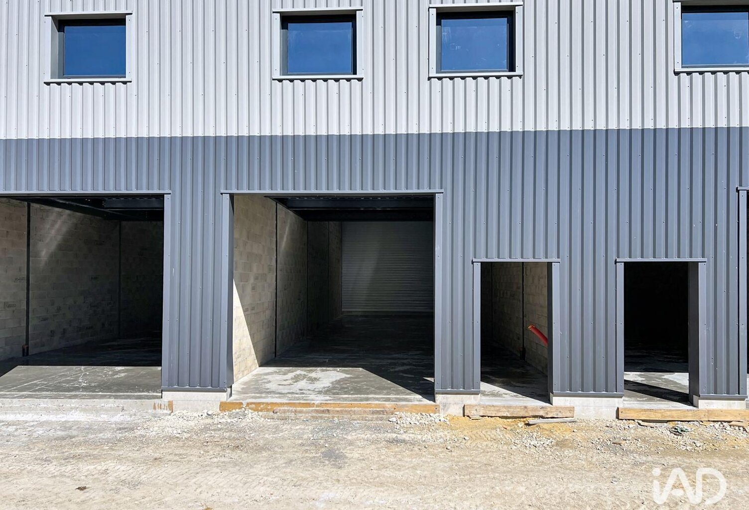 Location Local d'activités 162 m&sup2; — photo 1