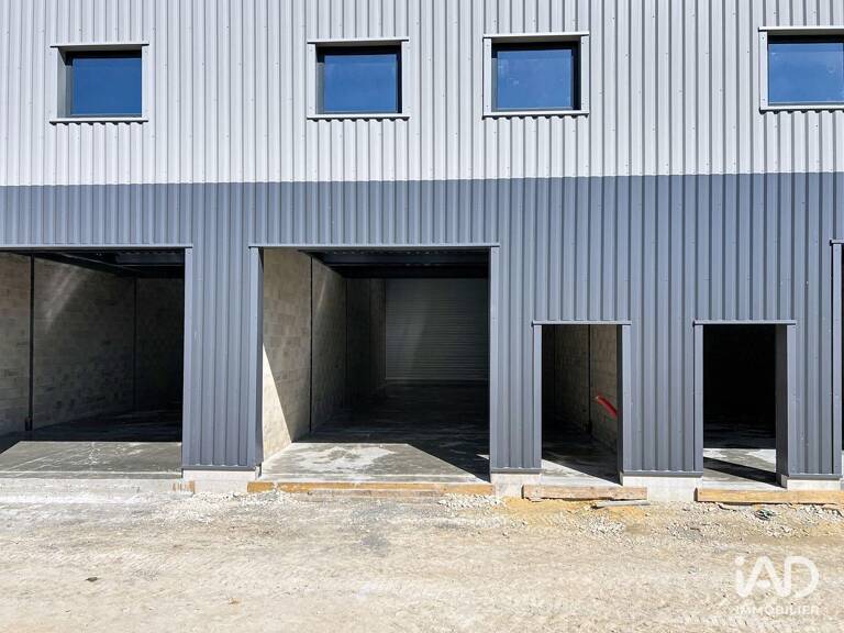 Location Local d'activités 162 m&sup2; — photo 1
