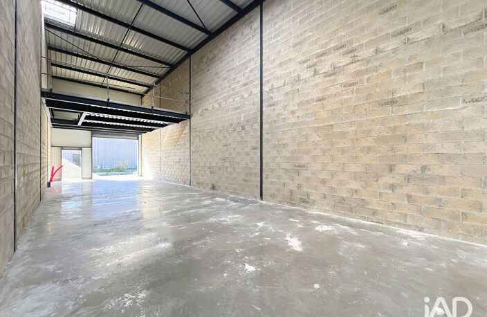 Location Local d'activités 162 m&sup2; — photo 2
