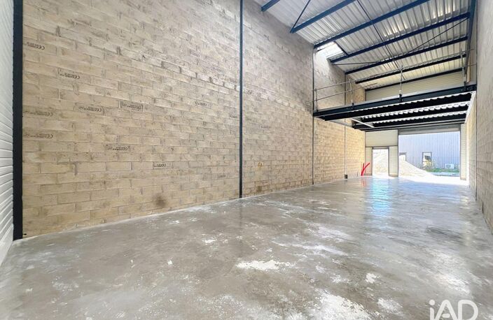 Location Local d'activités 162 m&sup2; — photo 3