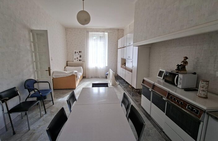 Une maison bourgeoise R+2- 212M2 cour, garage, depandance — photo 2