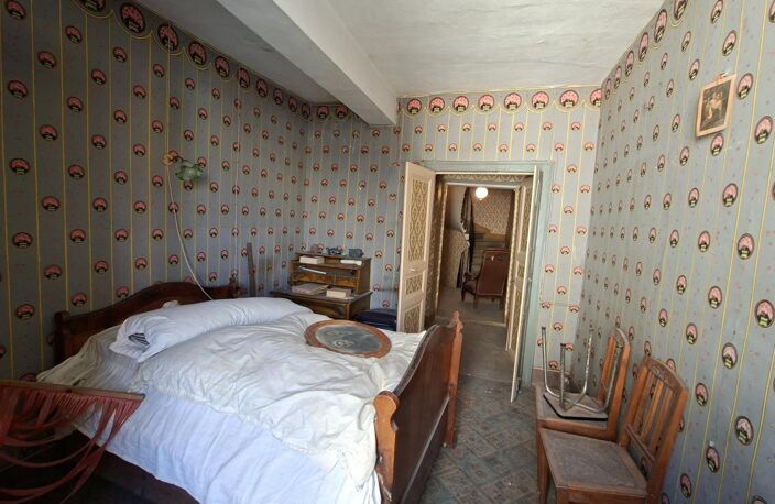 Une maison T3 garage, 2 greniers et  un commerce — photo 3