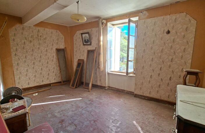 Une maison T3 garage, 2 greniers et  un commerce — photo 5