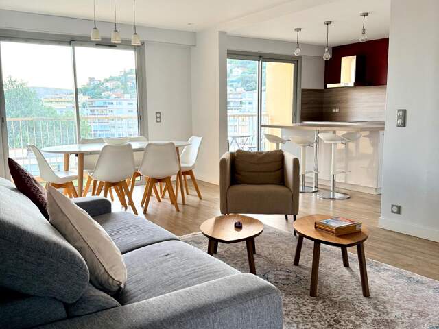 Appartement traversant 3 pièces 79m2 à Mandelieu — photo du bien