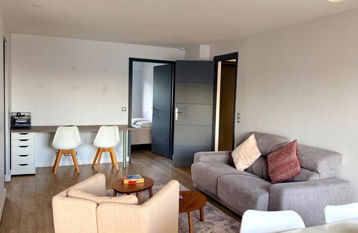 Appartement traversant 3 pièces 79m2 à Mandelieu — photo 2
