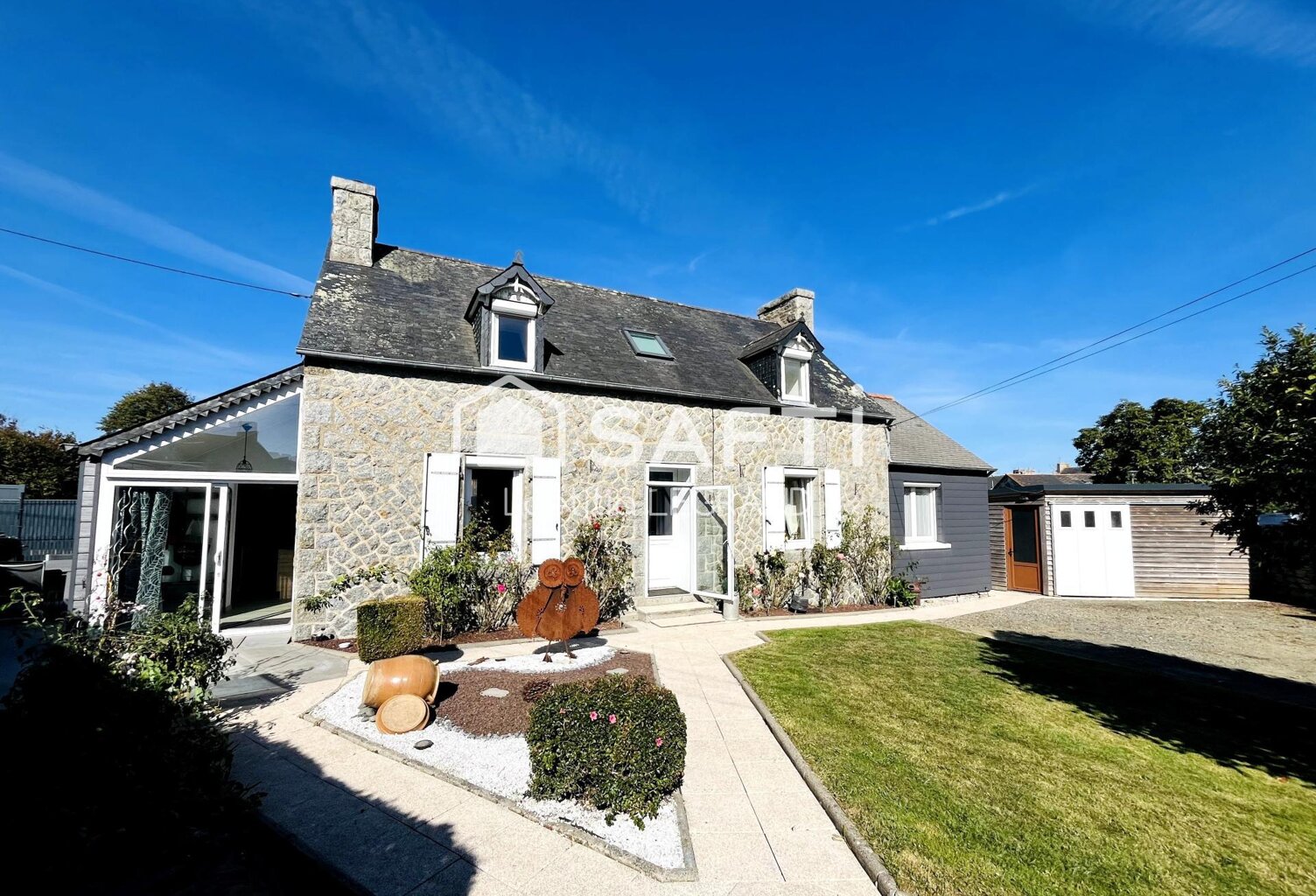 Maison en Pierre vie de plain-pied dans le bourg Côtes d' Armor — photo 1