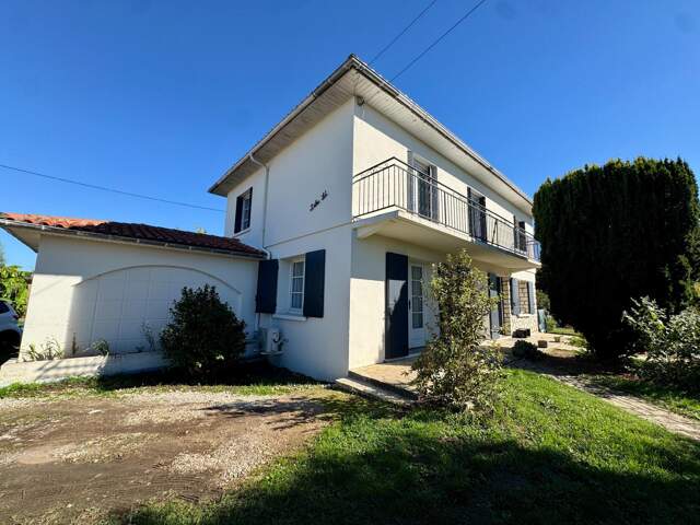 Maison familiale avec 5 chambres et 2 garages — photo du bien