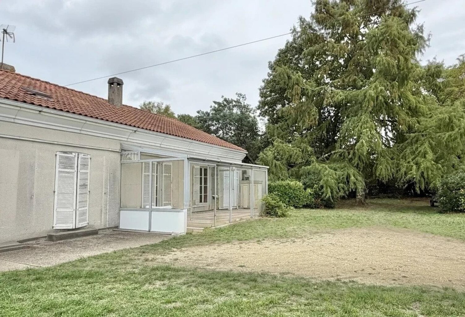 Grand Terrain avec maison / Projet investisseur — photo 1