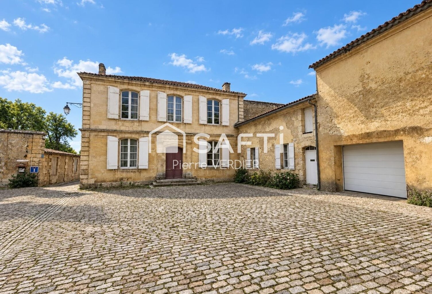 Maison de maître, centre village, commodités à pied — photo 1