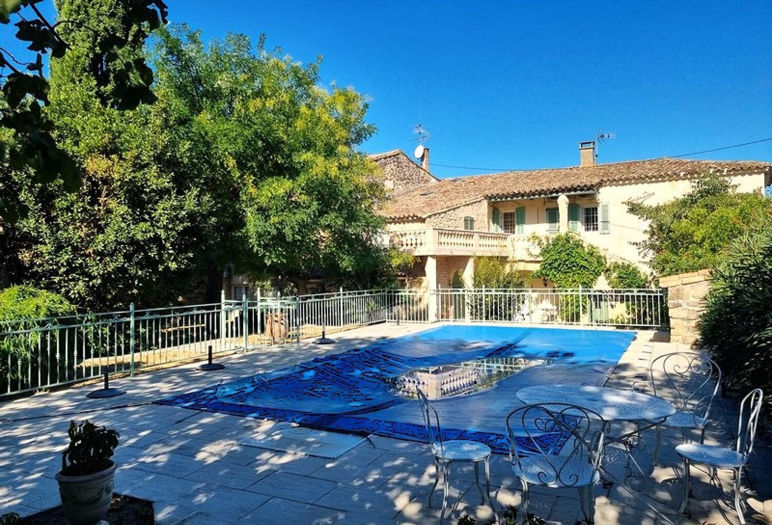 Vente maison en pierres apparentes avec piscine et dépendance à SOUVIGNARGUES. 30250. — photo 1