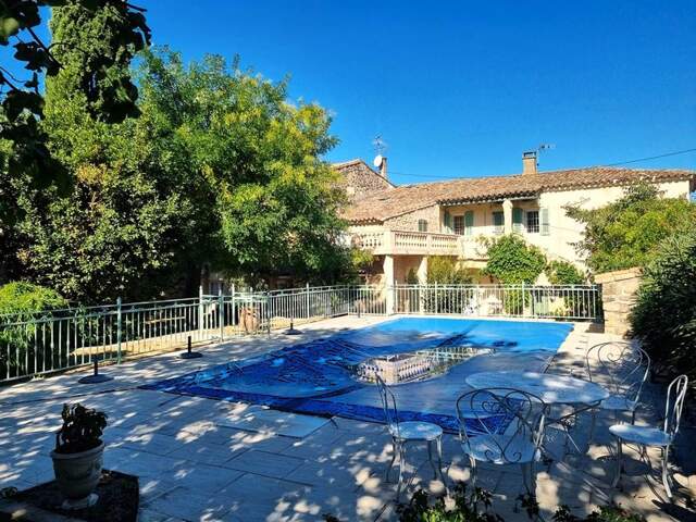 Vente maison en pierres apparentes avec piscine et dépendance à SOUVIGNARGUES. 30250. — photo du bien