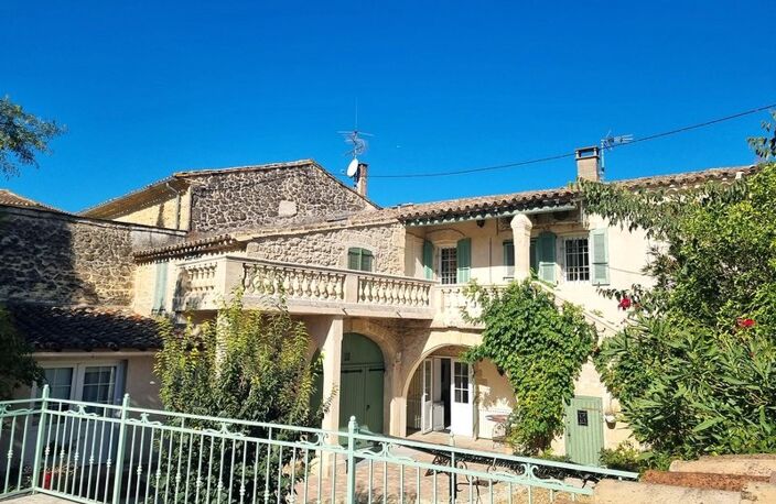 Vente maison en pierres apparentes avec piscine et dépendance à SOUVIGNARGUES. 30250. — photo 2