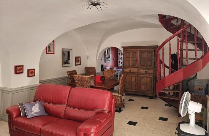 Vente maison en pierres apparentes avec piscine et dépendance à SOUVIGNARGUES. 30250. — photo 4