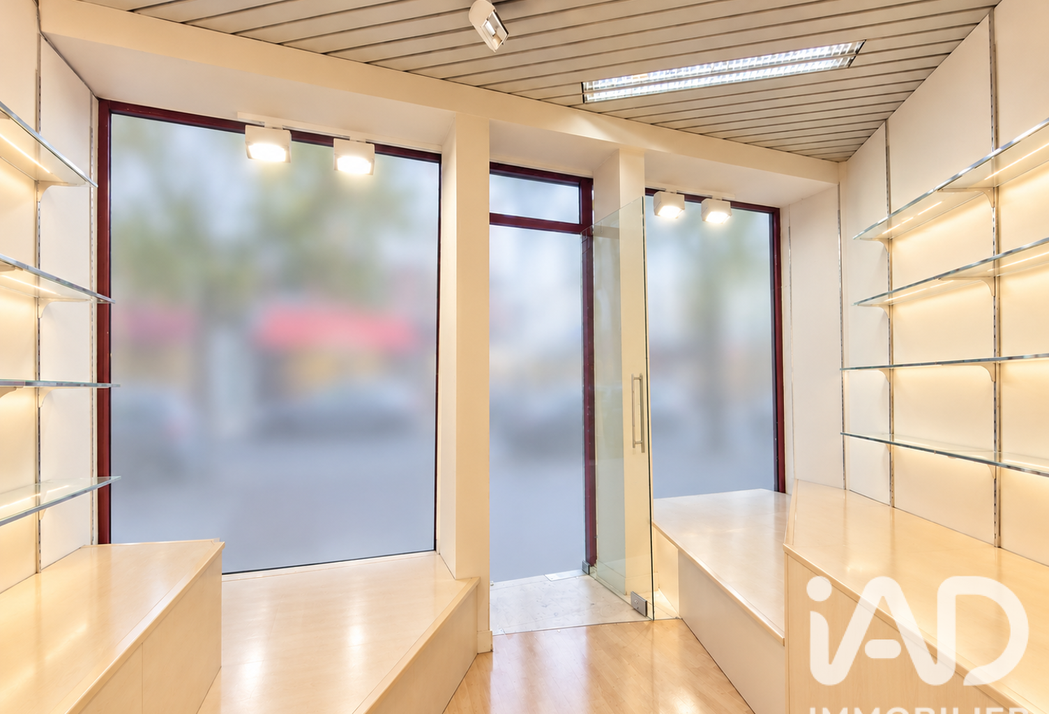 Vente Local commercial 50 m&sup2; — photo 1