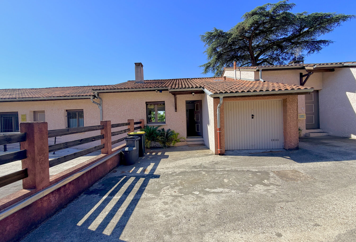 Maison 3 pièces 75 m2 avec terrasse, garage et stationnement — photo 1