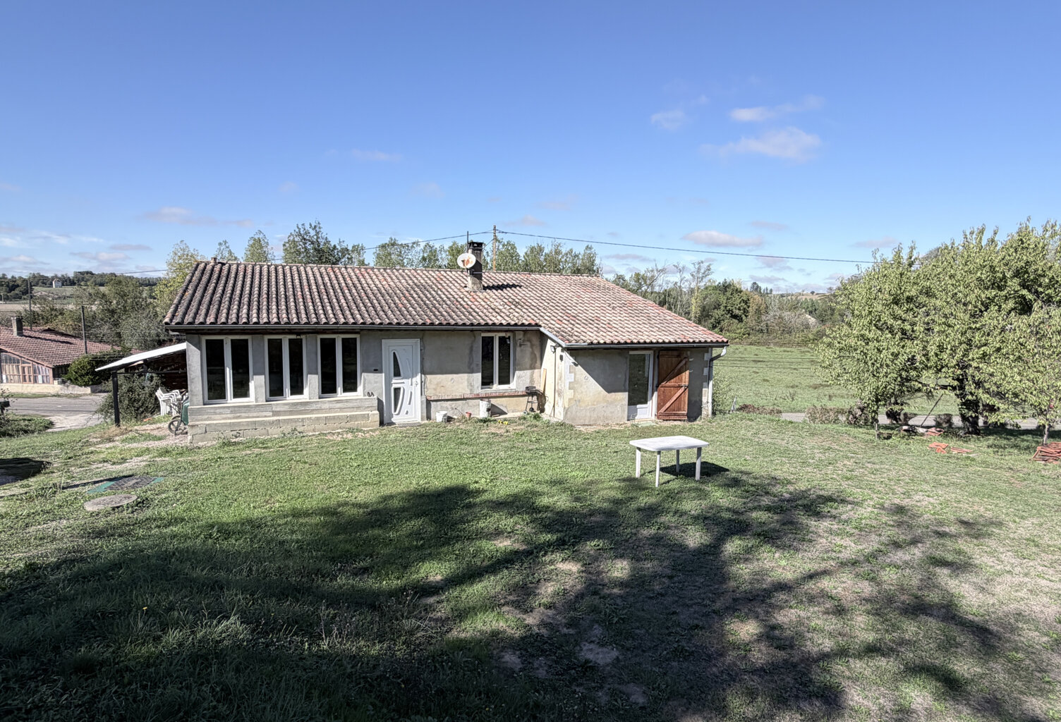 Maison en pierre avec grand garage et terrain — photo 1
