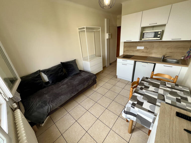 RODEZ   CENTRE-VILLE   STUDIO MEUBLÉ - 320 € CHARGES COMPRISES : EAU + CHAUFFAGE — photo 1