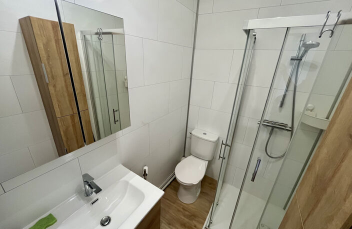 RODEZ   CENTRE-VILLE   STUDIO MEUBLÉ - 320 € CHARGES COMPRISES : EAU + CHAUFFAGE — photo 4