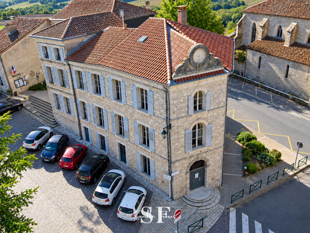 RIVE GAUCHE, IMMEUBLE DE CARACTERE APPARTEMENT ET LOCAL COMMERCIAL — photo du bien