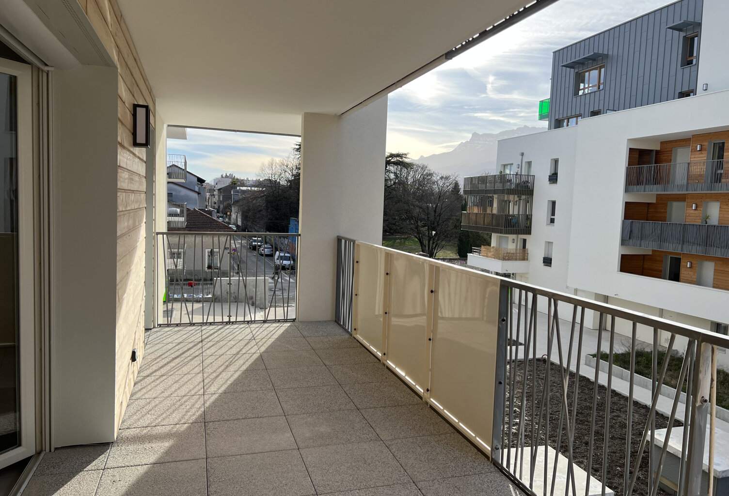 T2 AVEC TERRASSE QUARTIER BERRIAT — photo 1