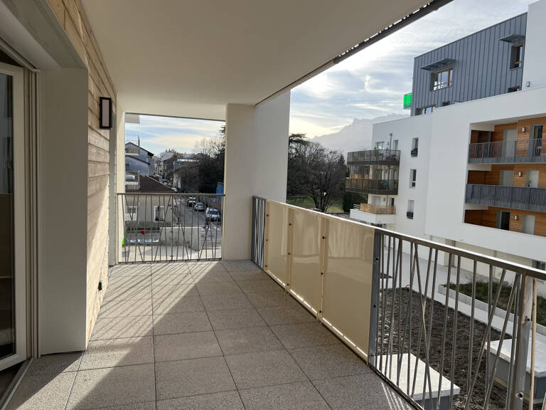 T2 AVEC TERRASSE QUARTIER BERRIAT — photo 1