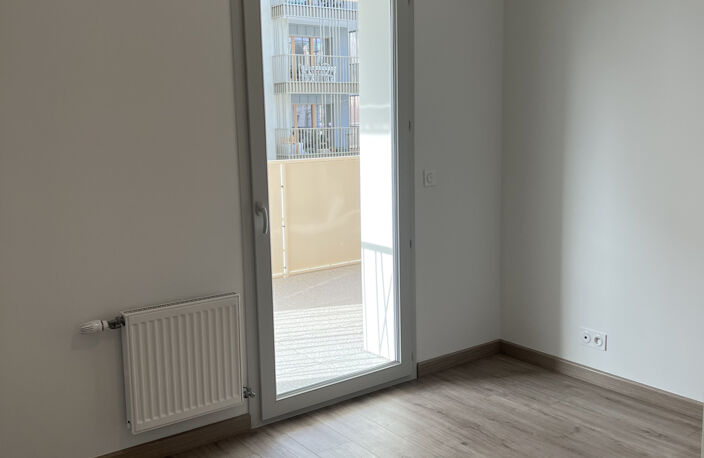 T2 AVEC TERRASSE QUARTIER BERRIAT — photo 3