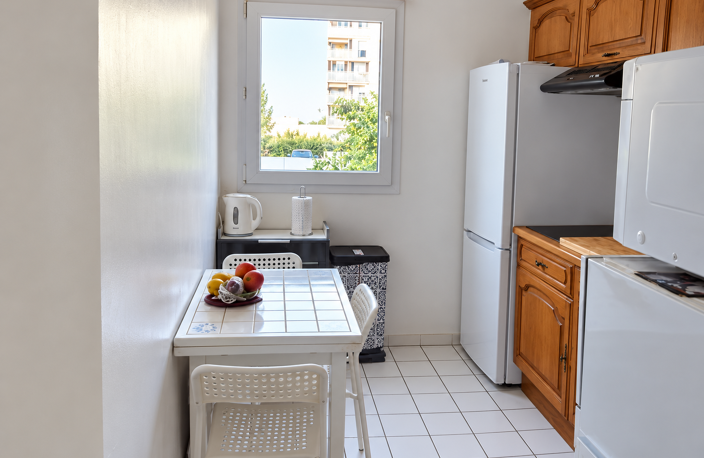 A LOUER 2P MEUBLE - ST LAURENT DU VAR — photo 2