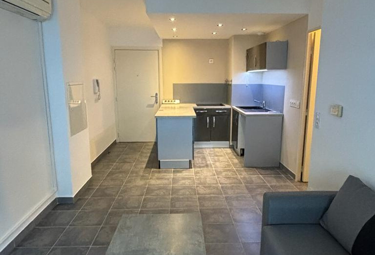 Appartement 2 pièces -  meublé - 38.93 m2 - Marseille 12e* — photo 1