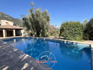 VILLA DE CARACTERE - BEAUX VOLUMES - PISCINE ET TERRAIN — photo 2