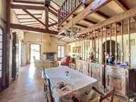 VILLA DE CARACTERE - BEAUX VOLUMES - PISCINE ET TERRAIN — photo 4