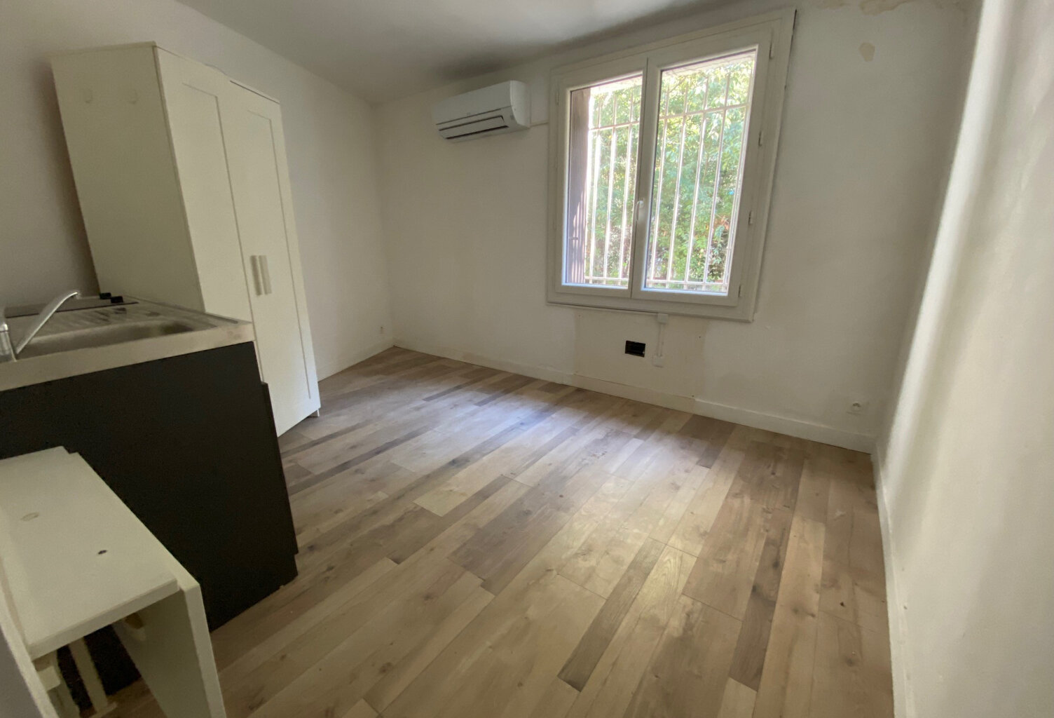 Studio sur cour - Saint Césaire — photo 1