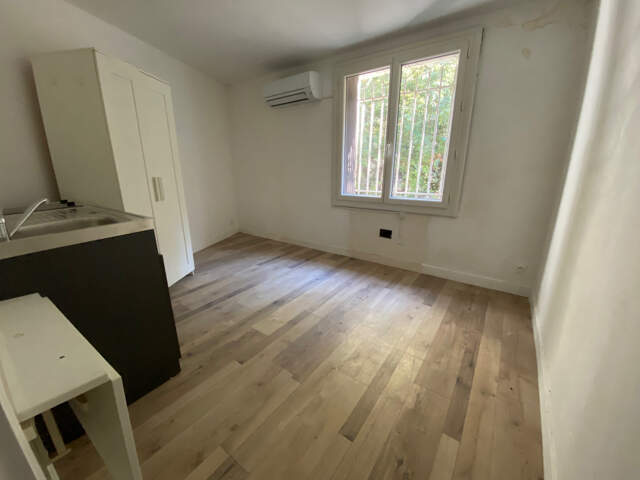 Studio sur cour - Saint Césaire — photo du bien