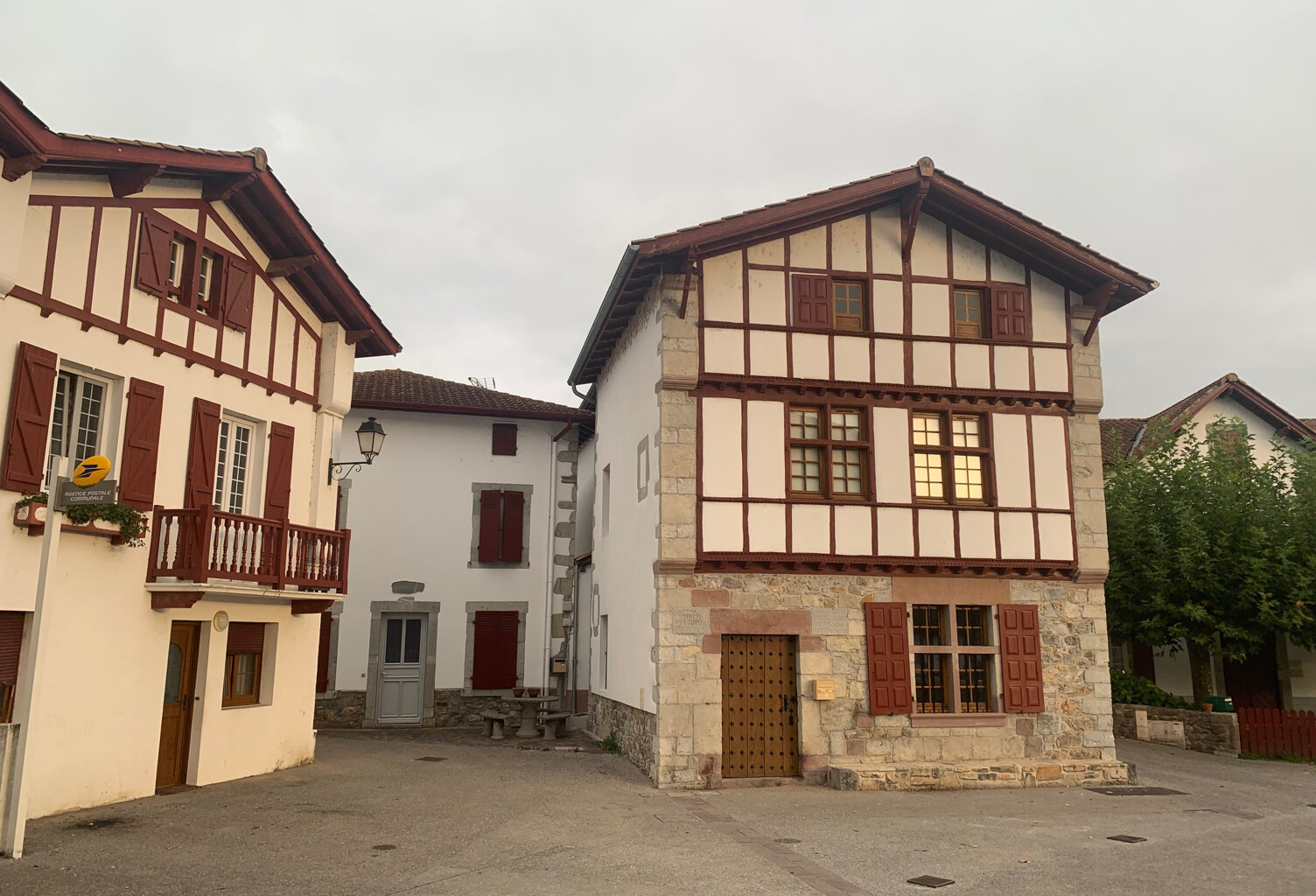 MAISON T5 AU COEUR DU VILLAGE D'OSSES — photo 1