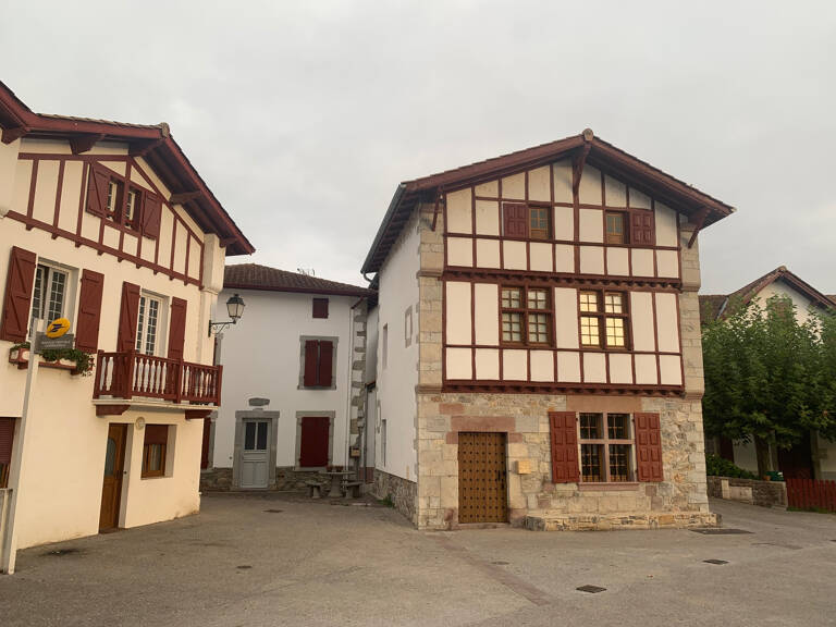 MAISON T5 AU COEUR DU VILLAGE D'OSSES — photo 1