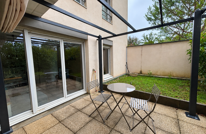 Saint-Priest   T2 45 m2 avec extérieur plein Sud de 16 m2 + — photo 2