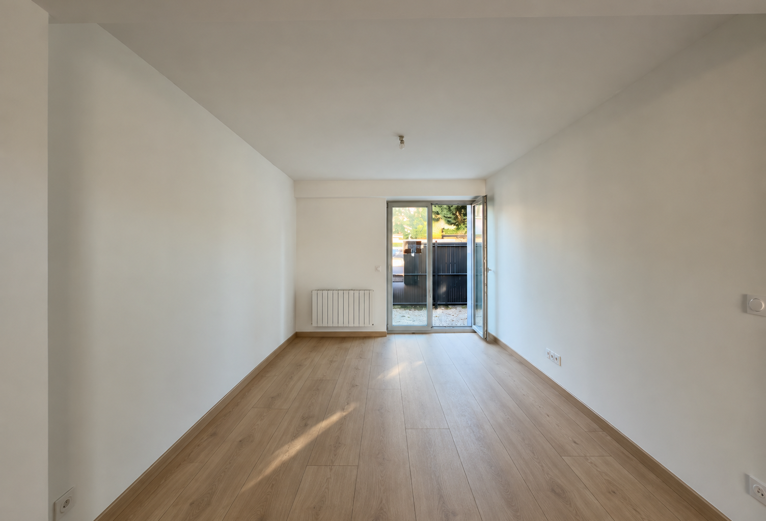 FRANCHEVILLE LE HAUT   T3 AVEC DEUX TERRASSES ET PARKING PRI — photo 1