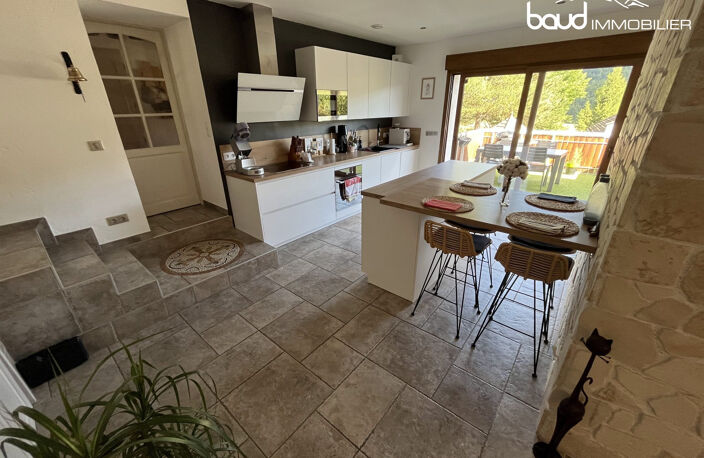 Appartement avec terrasse et double garage — photo 3