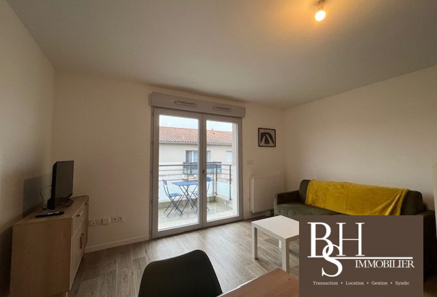 Poitiers, Rue de Vouneuil, studio de 31m² meublé avec balcon e — photo 1