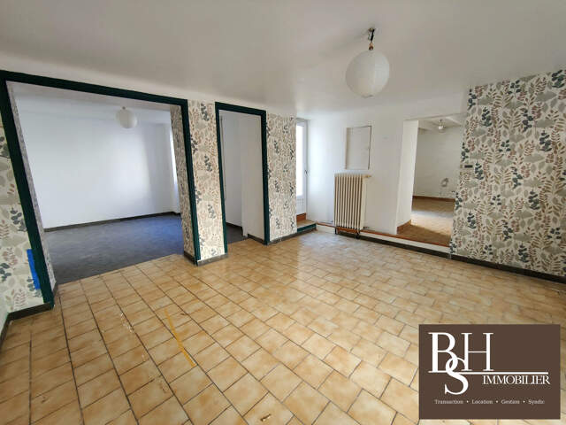 Maison d'environ 90m² à rénover avec terrasse — photo du bien